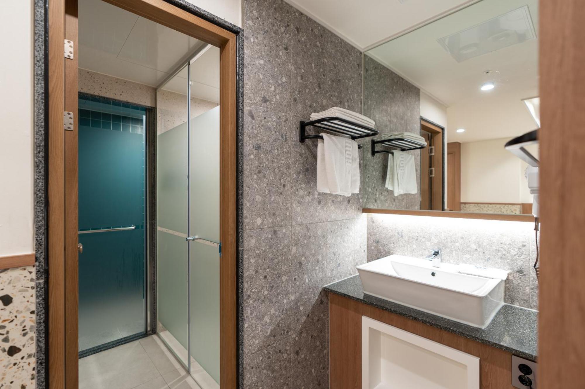 Jecheon Hound Hotel Chech'ŏn Екстериор снимка